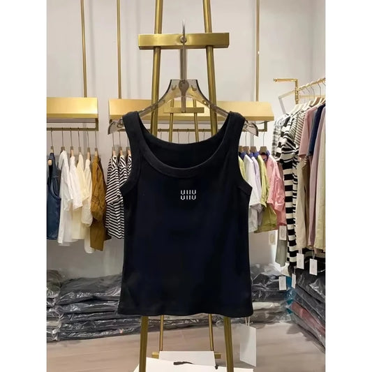 Yoga Gym Girls are super cool to wear sexy vests, sleeveless tops, slimming shapes, sweet and spicy