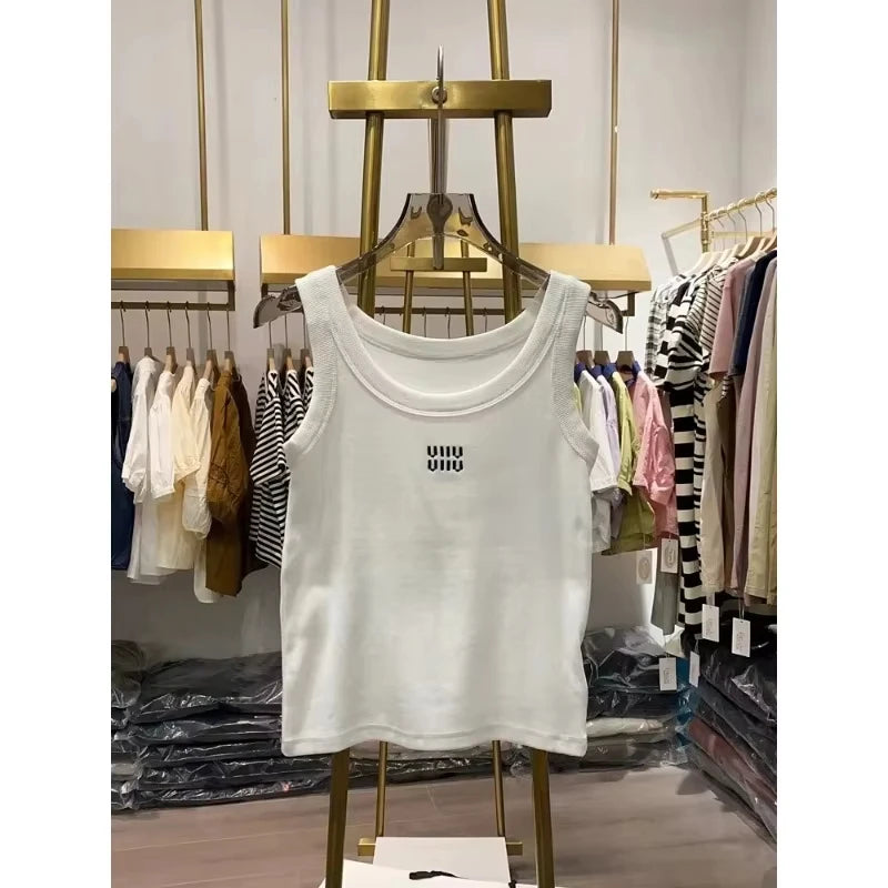Yoga Gym Girls are super cool to wear sexy vests, sleeveless tops, slimming shapes, sweet and spicy